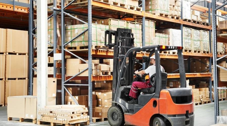 Carrelli elevatori, l’importanza dei mezzi operativi