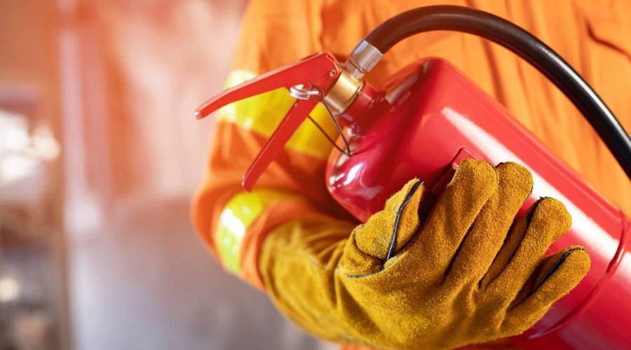 L’utilizzo corretto degli estintori e l’importanza del corso antincendio
