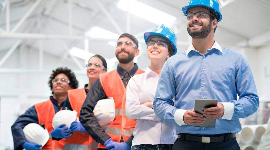 Illuminazione nei luoghi di lavoro: norme, rischi e miglioramenti possibili